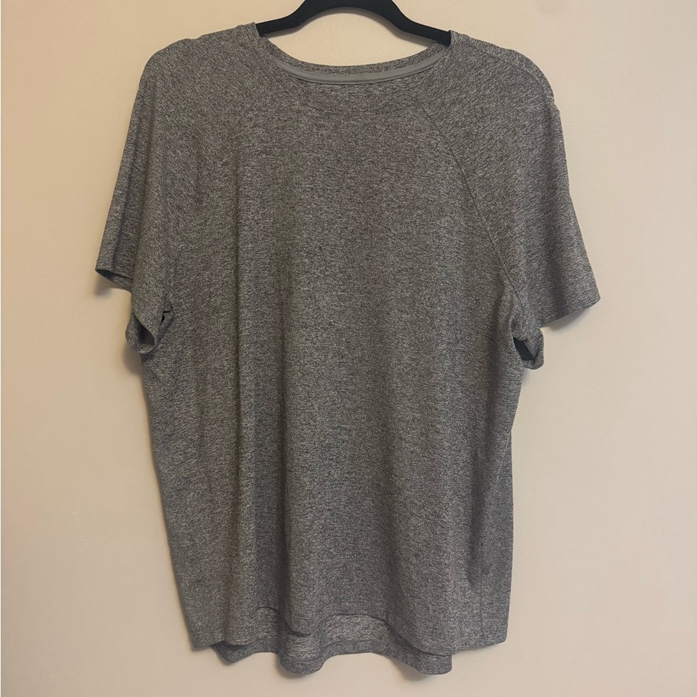 Lululemon license to train short sleeve shirt - size 14